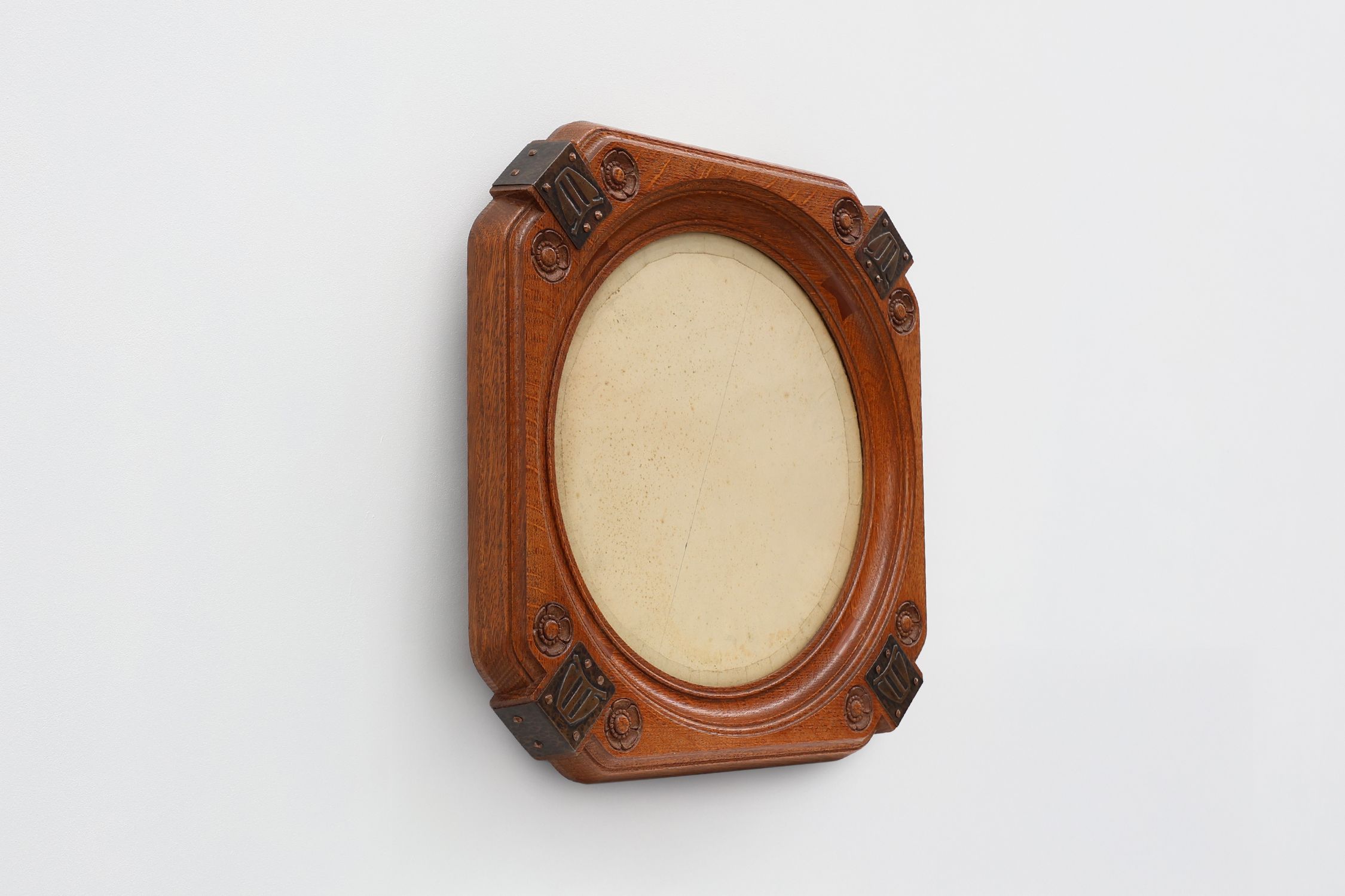 Art nouveau oak photo frame with copper decorations by Geo Verbanckthumbnail